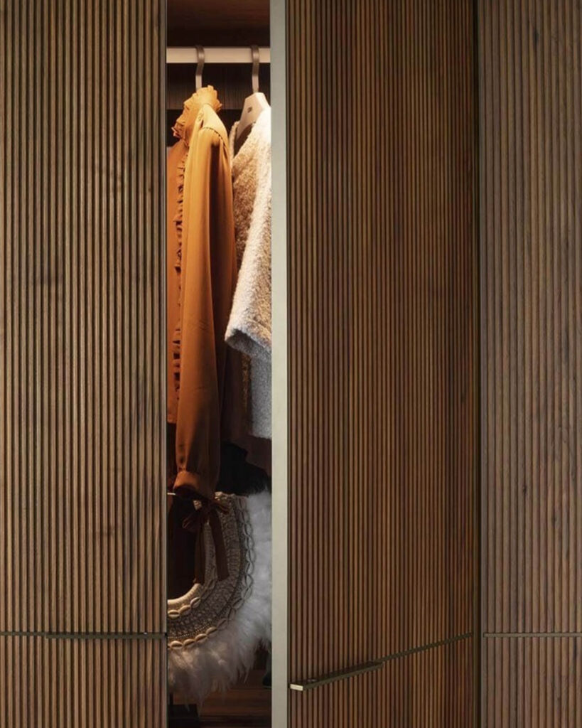 03_Behr_DressingBiblio